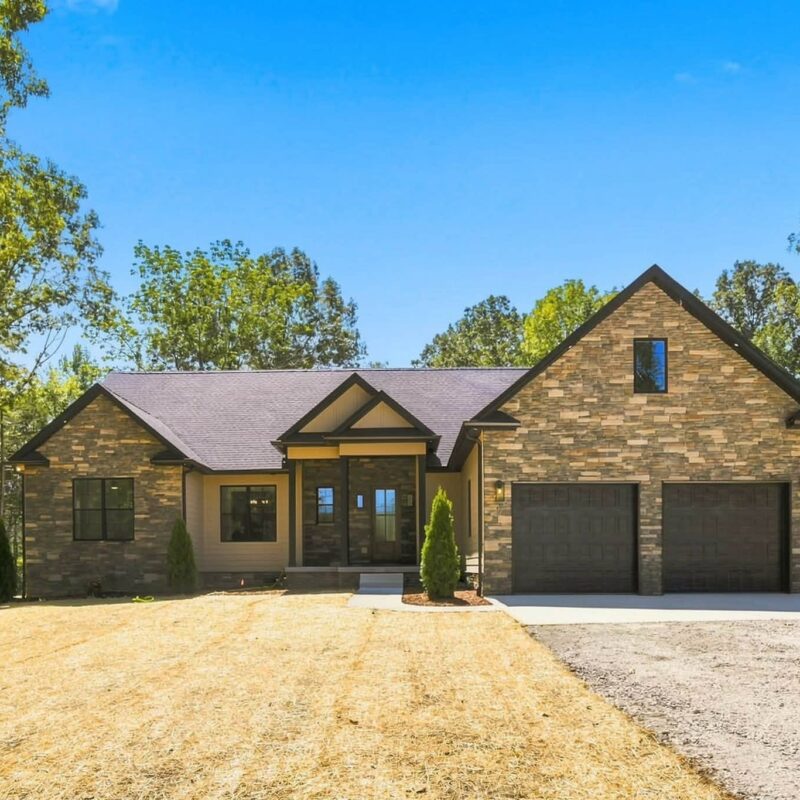 front exerior of a custom home built by Grantham Builders in Cumberland Furnace, Tennessee